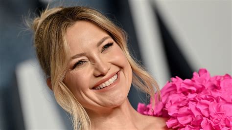 kate hudson nue|Kate Hudson Goes Topless to Celebrate the Start of Summer